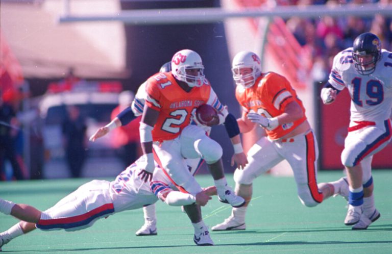 Oklahoma State tailback Barry Sanders (21) cuts past Kansas defenders Jason Tyrer (89) and Troy Gregory (12) during first quarter action in Stillwater, Oklahoma, Saturday, Nov. 12, 1988.